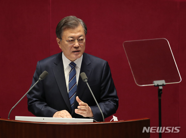 [서울=뉴시스] 최동준 기자 = 문재인 대통령이 28일 서울 여의도 국회에서 2021년도 예산안 및 기금운용 계획안에 대한 정부의 시정연설을 하고 있다. (공동취재사진) 2020.10.28.&nbsp; photo@newsis.com