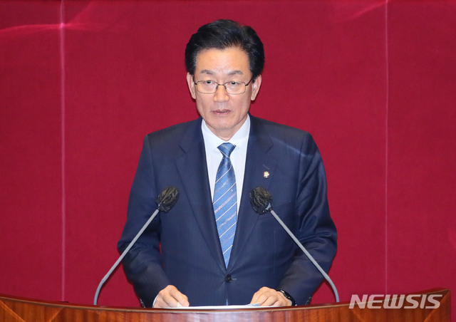 [서울=뉴시스] 김진아 기자 = 정정순 더불어민주당 의원이 29일 오후 서울 여의도 국회에서 열린 본회의에서 본인의 체포동의안 투표 전 신상발언을 하고 있다. 2020.10.29.&nbsp; bluesoda@newsis.com