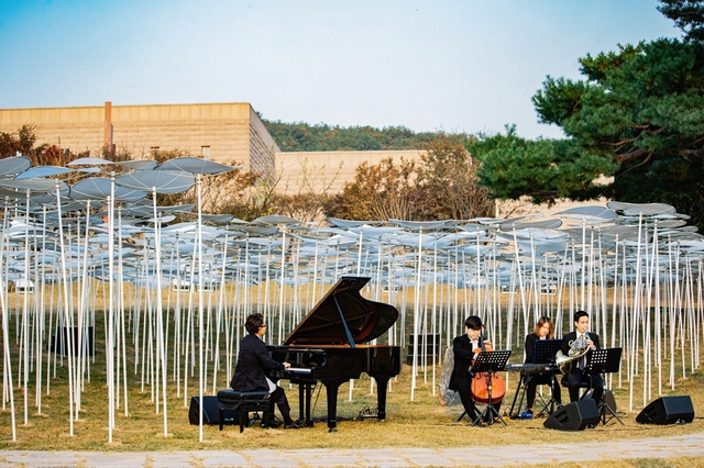 [서울=뉴시스] MMCA X 정재형. 2020.10.30. (사진 = 안테나 제공) photo@newsis.com 