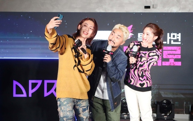 이통3사, '아이폰12' 출시…유튜브 생중계로 MZ세대 공략