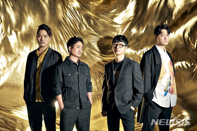 [대구=뉴시스]이지연 기자 = 대구 달서문화재단 웃는얼굴아트센터가 31일 오후 7시 '록 온 스테이지(Rock on Stage)' 특별 기획공연을 연다. 사진은 그룹 국카스텐 모습. (사진=웃는얼굴아트센터 제공) 2020.10.30. photo@newsis.com