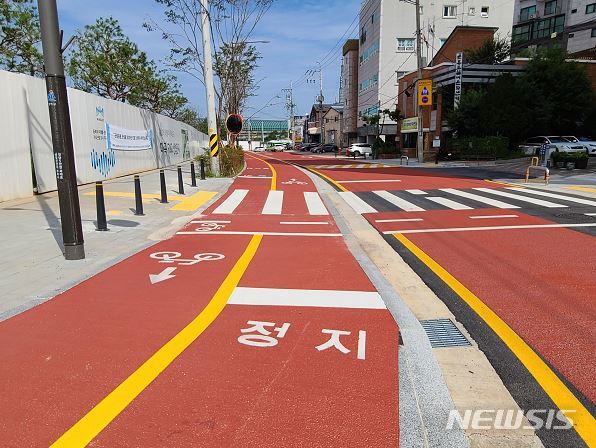 [서울=뉴시스] 마곡지구~한강 연결 자전거전용도로 모습. (사진=서울시 제공) 2020.11.02. photo@newsis.com