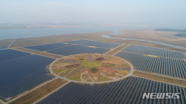 [세종=뉴시스]전남 해남군 산이면 구성리 일원에 위치한 '솔라시도 태양광발전소' 전경. (사진=에너지정보문화재단 제공)