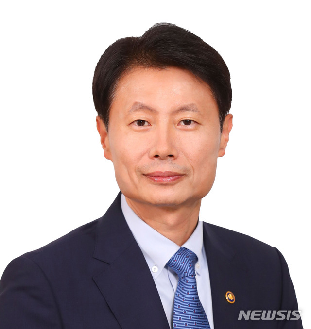 [서울=뉴시스] 문재인 대통령은 1일 식품의약품안전처장에 김강립 보건복지부 1차관을 내정했다. (사진=청와대 제공) 2020.11.01.&nbsp; photo@newsis.com