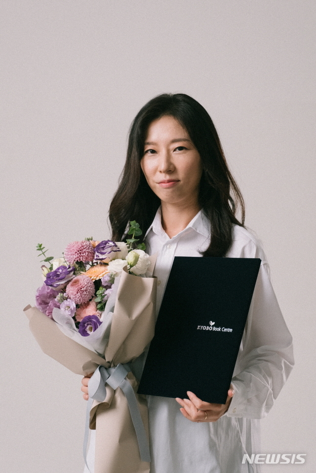 [서울=뉴시스]제8회 교보문고 스토리공모전 대상 이서현 작가. (사진 = 교보문고 제공) 2020.11.02.photo@newsis.com