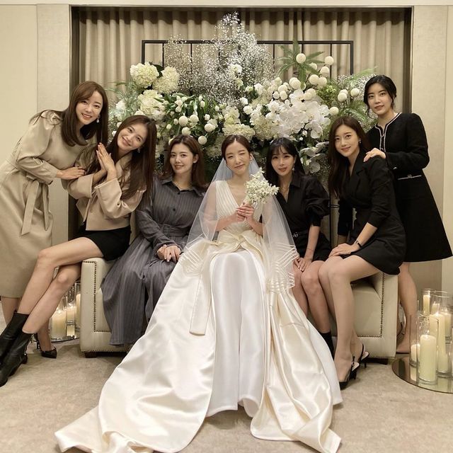 [서울=뉴시스] 그룹 '레인보우' 출신 지숙 결혼식. (사진 = 조현영 인스타그램) 2020.11.02. photo@newsis.com