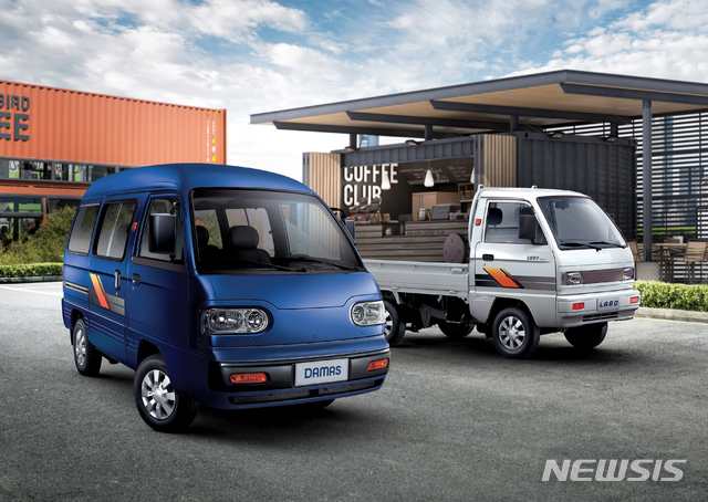 ▲내년 1분기 단종되는 다마스(왼쪽)와 라보. (사진=한국지엠 제공)