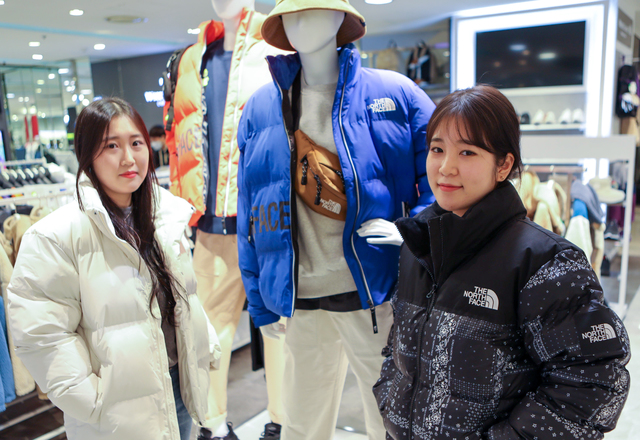 '대세 숏패딩'…롯데백화점, 노스페이스 '눕시' 단독 판매
