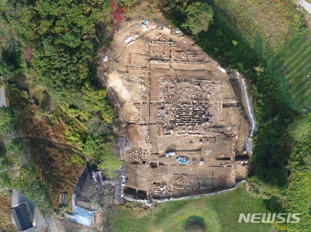 [예산=뉴시스] 충청남도 지정 기념물 제150호 '가야사지' 제6차 발굴조사 터 모습