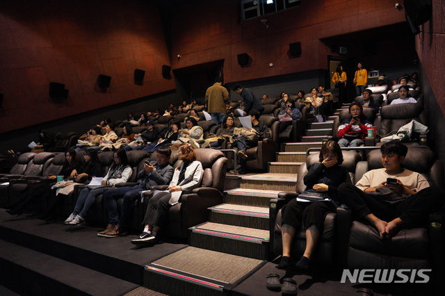 [진주=뉴시스] 진주같은영화제 선정작 영화 상영을 앞두고 있는 롯데시네마 엠비씨내.