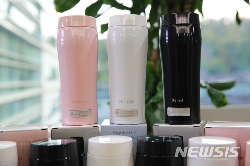 [서울=뉴시스] 서울 관악구 청렴텀블러. (사진=관악구 제공) 2020.11.04. photo@newsis.com 