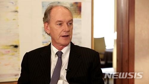 [서울=뉴시스] 아리랑TV에서 5일 방송되는 '2020 미국의 선택과 한반도 전망' 2부 '한미관계 새 출발과 한반도 정세'에 출연하는 비영리단체 '코리아소사이어티'의 토마스 번 대표 (사진=아리랑TV 제공) 2020.11.04. photo@newsis.com&nbsp; 