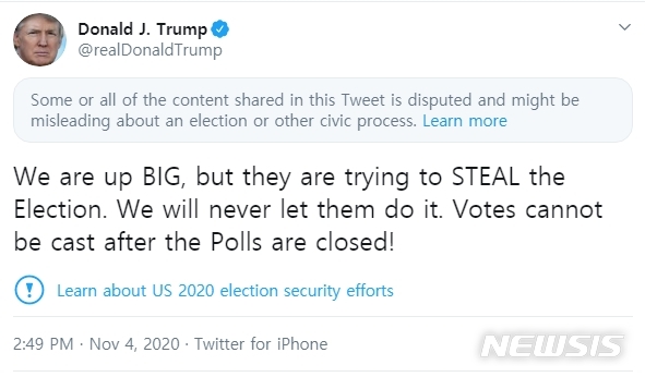[서울=뉴시스]도널드 트럼프 미국 대통령이 4일(현지시간) 트위터를 통해 "우리는 크게 이기고 있지만, 그들(민주당)이 선거를 훔치려 한다"라고 주장했다. 해당 트윗은 AP와 뉴욕타임스(NYT) 등 주요 언론이 최대 격전지 플로리다를 트럼프 대통령 승리 지역으로 분류한 뒤 올라왔다. (사진=트럼프 대통령 트위터 캡처) 2020.11.04.