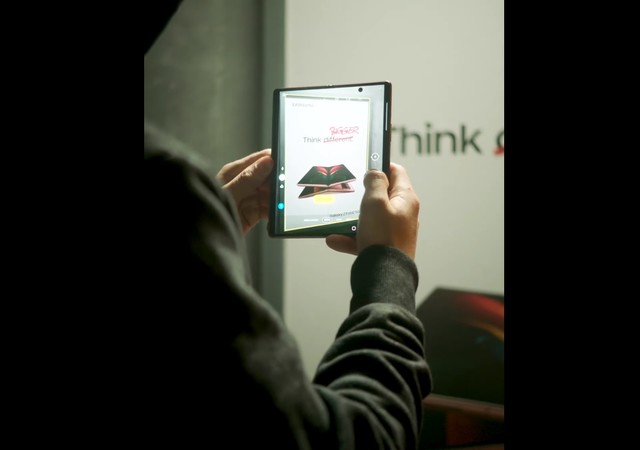 삼성전자, 아이폰12 겨냥 애플 조롱 광고...'Think Different' 대신 'Think Bigger'