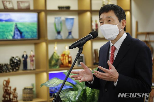 [서울=뉴시스]지난 2020년 당시 한-아세안센터 사무총장이었던 이혁 주일대사. (사진=한-아세안센터 제공) 2020.11.04. photo@newsis.com