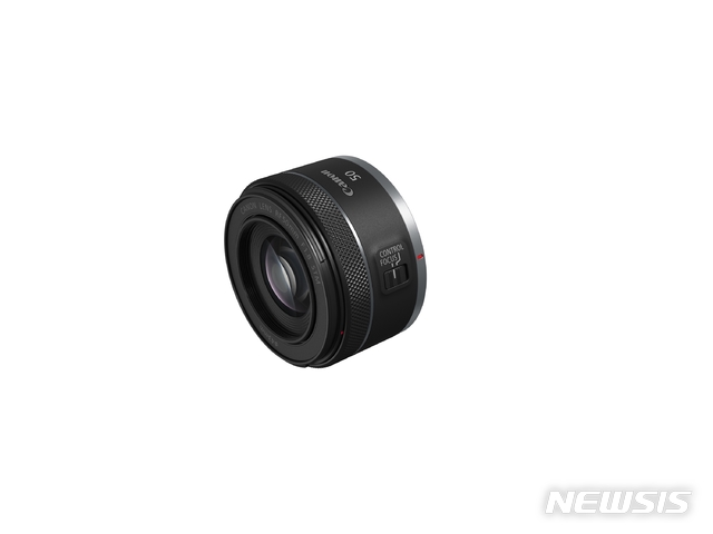 [서울=뉴시스] RF50mm F1.8 STM 렌즈 (제공=캐논코리아컨슈머이미징)