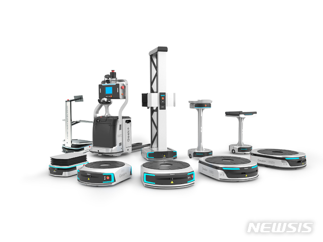 [서울=뉴시스]AMR(Autonomous Mobile Robot, 자율이동로봇) 전문기업인 중국의 긱플러스(Geek+)의 물류 자동화 로봇. 물류 자동화 시스템 통합사업자인 두산로지스틱스솔루션은 최근 긱플러스와 AMR 등 물류 자동화 로봇의 국내 독점 공급 및 유지보수 서비스 계약을 체결했다. 2020.11.05 (사진 = 두산로지스틱스솔루션 제공) photo@newsis.com