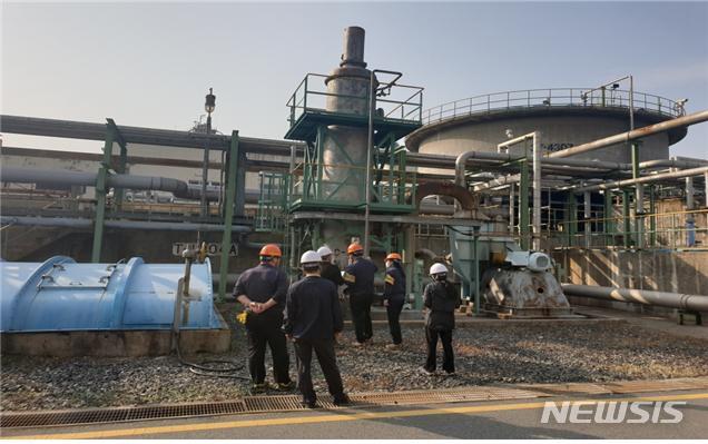 환경오염물질 배출사업장 점검에 나선 울산 남구 민·관 합동점검반. (사진=울산 남구 제공)