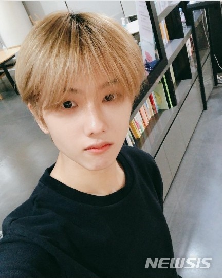 [서울=뉴시스]그룹 'NCT'의 지성. (사진=NCT 드림 인스타그램 캡처) 2020.11.05. photo@newsis.com 