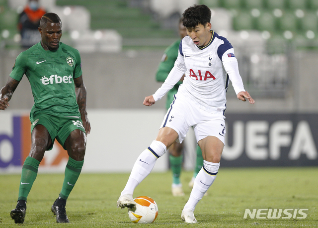 [라즈그라드=AP/뉴시스]토트넘 홋스퍼 손흥민이 5일(현지시간) 불가리아 라즈그라드의 루도고레츠 아레나에서 열린 2020~21시즌 유럽축구연맹(UEFA) 유로파리그 조별리그 J조 3차전 루도고레츠(불가리아)와의 경기에 후반 교체 출전해 경기하고 있다. 손흥민은 팀이 2-1로 앞선 상황에서 교체 투입하자마자 지오바니 로 셀소의 쐐기 골을 도와 3-1 승리에 이바지했다. 2020.11.06.