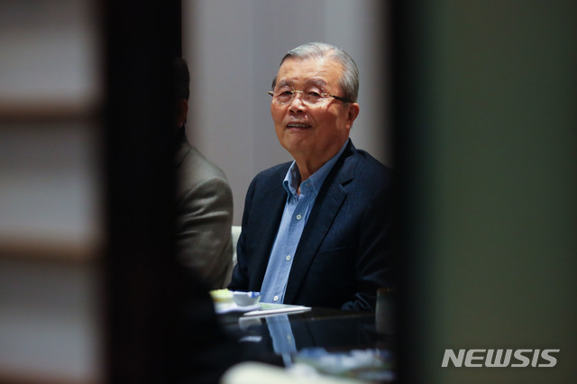 [서울=뉴시스] 김진아 기자 = 국민의힘 김종인 비상대책위원장이 8일 오후 서울 여의도 한 식당에서 열린 중진의원들과의 만찬 회동에 참석해 있다.(공동취재사진) 2020.11.08.&nbsp; photo@newsis.com