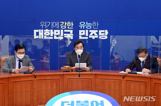 [서울=뉴시스] 최동준 기자 = 이낙연 더불어민주당 대표가 9일 오전 서울 여의도 국회에서 열린 최고위원회의에서 발언하고 있다. (공동취재사진) 2020.11.09. photo@newsis.com