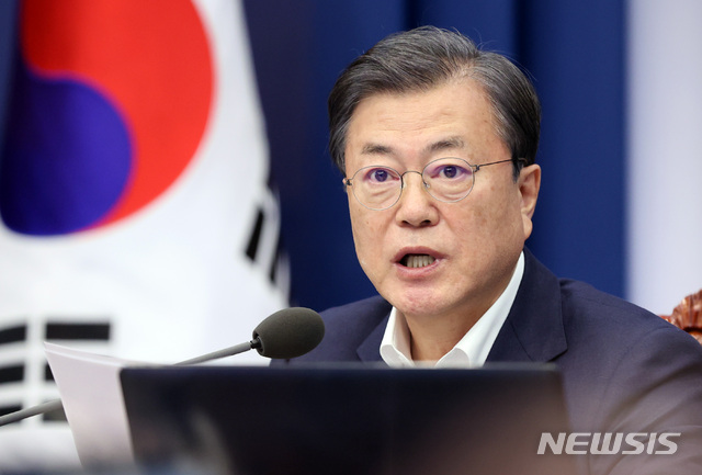 [서울=뉴시스]박영태 기자 = 문재인 대통령이 9일 청와대 여민관에서 열린 수석보좌관회의에 참석해 발언하고 있다. 2020.11.09.&nbsp; since1999@newsis.com