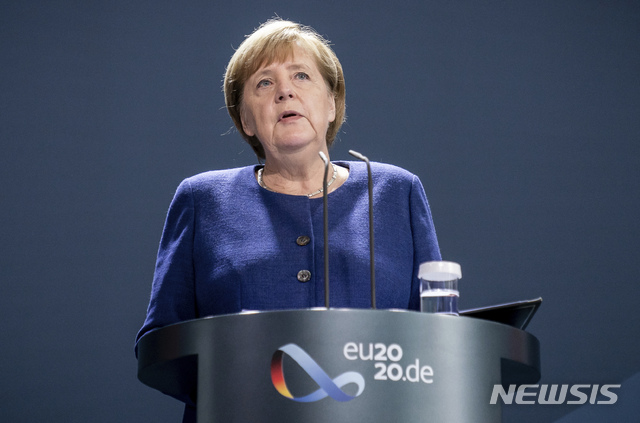 [베를린=AP/뉴시스] 9일 앙겔라 메르켈 총리가 총리관저에서 미 대선 결과에 관해 기자들에게 말하고 있다 