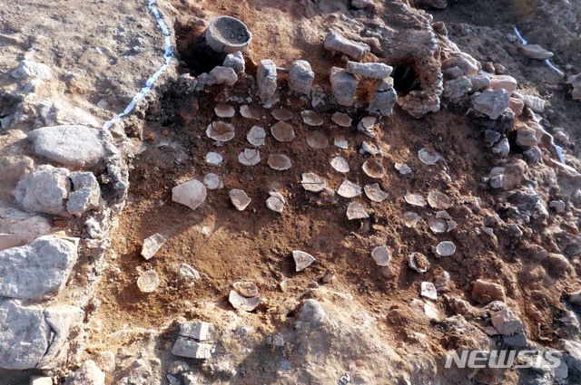 [해남=뉴시스] 해남 화원면 청자요지 발굴유물. (사진=해남군 제공) 2020.11.10. photo@newsis.com