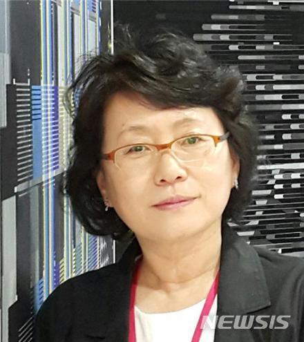 [서울=뉴시스]◇최경희 작가=홍익대학교 미술대학원 회화전공 졸업 ▶개인전 및 아트페어 21회, 단체전 다수 ▶수상: 서울미술대상전 특선, 단원미술대전 특선. 한성백제미술대상전 특선 외 10회 ▶현재: 한국미협, 상형전, M전 회원(사진=MANIF 제공)2020.11.06 photo@newsis.com 