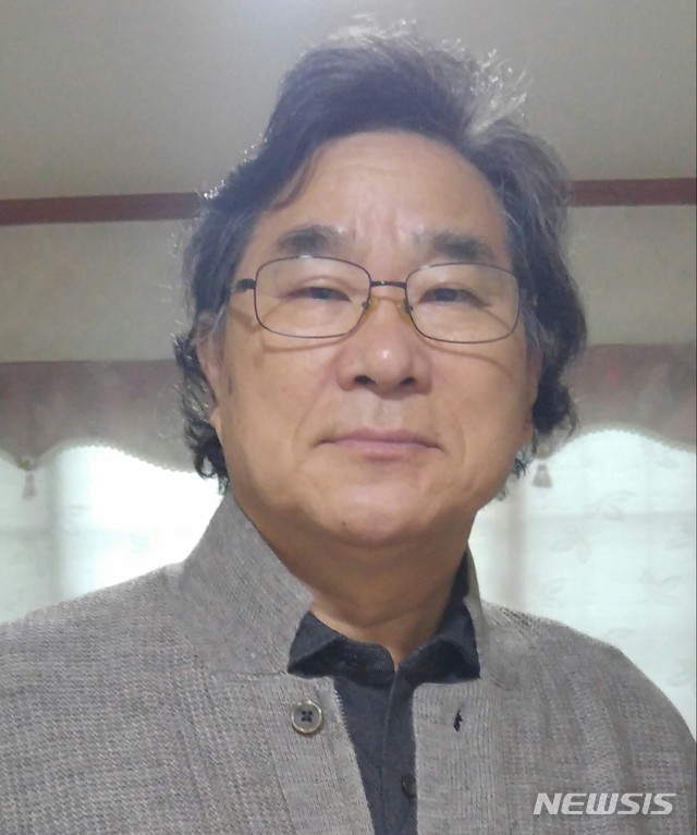 [서울=뉴시스]◇김관태=국립서울과기대 조형대학 회화과 미학사, 서울숭실대 대학원 행정학 석사 서울동방대학원 조형학 박사수료 ▶개인전 12회 및 단체전 다수 ▶수상: 1999 한국디지털아트대전 대상, 한국구상대전특선, 일본오사카 공모전 평론가상, 대한민국창조문화예술 대상, 제1회 한류미술대전 대상2020.11.06 photo@newsis.com