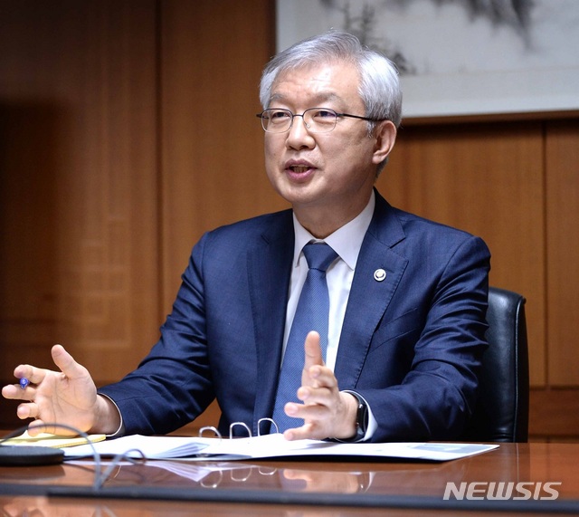 [서울=뉴시스] 이태호 외교부 2차관과 나이젤 아담스 영국 아시아 담당 국무상은 11월10일 오후 화상회의를 개최했다. (사진/외교부 제공) photo@newsis.com