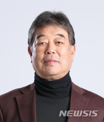 [서울=뉴시스] 프로축구 부산 아이파크 신임 대표이사로 선임된 기영옥 전 광주FC 단장. (사진=부산 아이파크 제공)