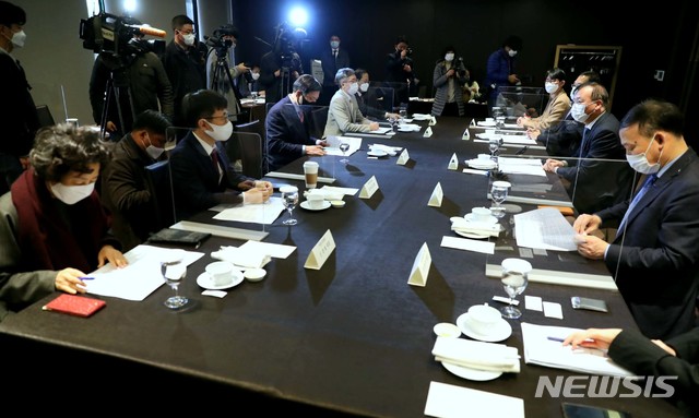 [서울=뉴시스]강도태 보건복지부 2차관이 지난달 11일 서울 중구 더플라자호텔에서 열린 '보건의료발전 협의체'에 참석해 발언하고 있다. (사진=보건복지부 제공) 2020.11.11. photo@newsis.com