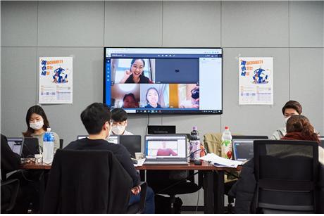 [서울=뉴시스] 11월 6일부터 7일까지 1박2일 동안 진행한 '예바세 해커톤'. 2020.11.12. (사진 = 한국문화예술위원회 제공) photo@newsis.com 