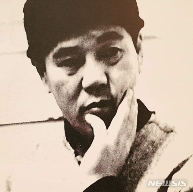 [서울=뉴시스]◇김만근 작가 ▶개인전 54회, 국내외 아트페어 및 단체전 300여 회 ▶수상: 2008 MANIF 우수작가상, 2003 한국미술작가상 ▶활동: 대한민국미술대전 심사위원, 구상미술대전 심사위원, 경기미술대전 심사위원, 단원미술대전 심사위원 ▶현재: 한국미술협회 회원(사진=MANIF 제공)2020.11.06 photo@newsis.com