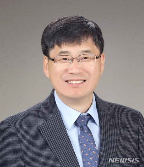 [서울=뉴시스]동북아역사연구회 소속 임정규 문산초등학교 교장. 2020.11.12.photo@newsis.com