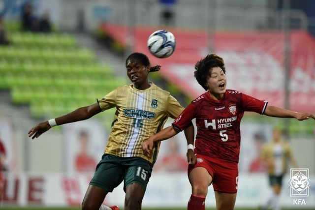 [서울=뉴시스] 실업여자축구 WK리그 인천 현대제철과 경주 한수원. (사진=대한축구협회)