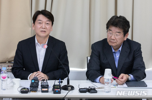 [서울=뉴시스] 국회사진기자단 = 안철수 국민의당 대표가 12일 오후 서울 마포구 마포현대빌딩에서 열린 제12차 '더 좋은 세상으로(마포포럼)' 정례세미나에서 강연을 하고 있다. 2020.11.12. photo@newsis.com