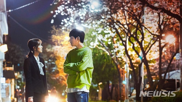 [서울=뉴시스] 단막극 '미치겠다, 너땜에!' 스틸. (사진=왓챠 제공) 2020.11.13 photo@newsis.com