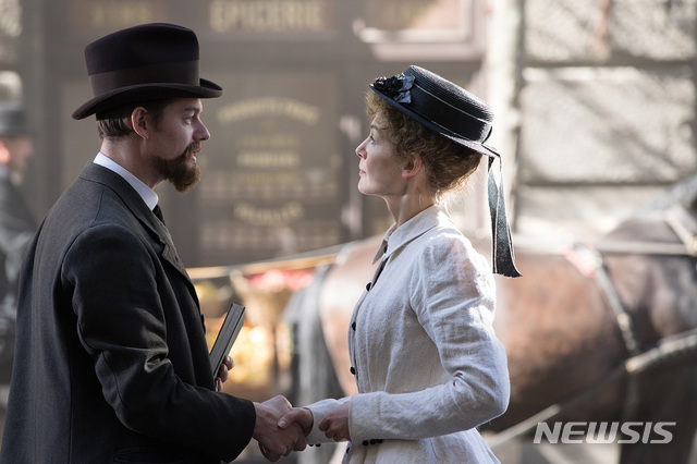 [서울=뉴시스]영화 '마리 퀴리' 스틸. (사진=㈜엔케이컨텐츠 제공) 2020.11.13. photo@newsis.com