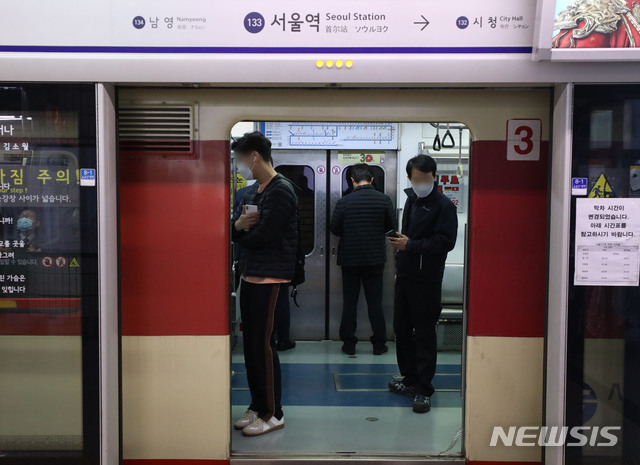 [서울=뉴시스] 박미소 기자 = 사진은 지하철 1호선&nbsp;&nbsp; 서울역의 전동차 모습. 2022.05.15.&nbsp; misocamera@newsis.com