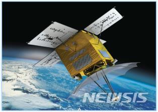 [세종=뉴시스] 정부가 2025년 발사할 한국형 중형위성(수자원위성)의 모습. 하루 2회 한반도 전체의 영상데이터를 취득하고 수재해·재난 관련 주제도를 생성해 제공할 예정이다. (사진=환경부 제공). 2020.11.16. photo@newsis.com