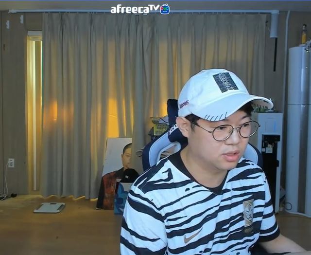 [서울=뉴시스] 인터넷 방송인 BJ 감스트. (사진 = 감스트 아프리카 방송 캡처) 2020.11.16. photo@newsis.com 