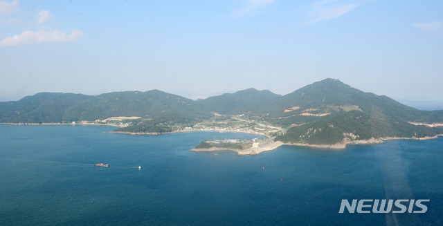 [부산=뉴시스] 하경민 기자 = 국무총리실 산하 김해신공항 검증위원회가 17일 김해신공항 기본계획 검증 결과를 발표한다. 사진은 2013년 9월 23일 촬영된 부산 강서구 가덕도의 모습. 2020.11.17. yulnetphoto@newsis.com 