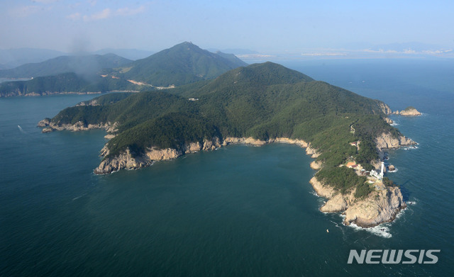 [부산=뉴시스] 하경민 기자 = 국무총리실 산하 김해신공항 검증위원회가 17일 김해신공항 기본계획 검증 결과를 발표한다. 사진은 2013년 9월 23일 촬영된 부산 강서구 가덕도의 모습. 2020.11.17. yulnetphoto@newsis.com