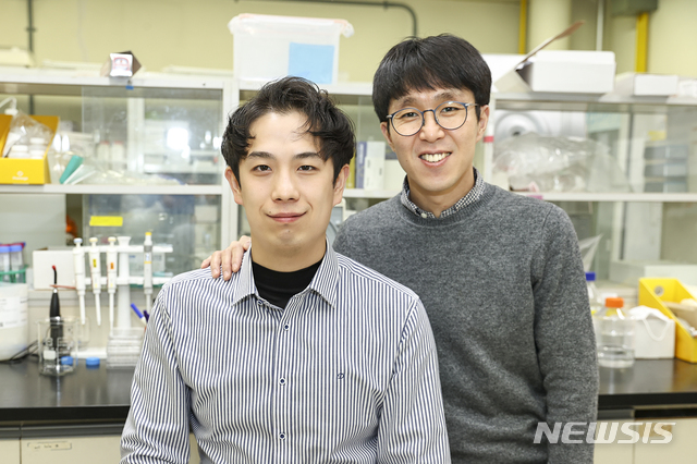 영남대학교 화학생화학부 김창섭 교수 연구팀(왼쪽부터 김경록씨, 김창섭 교수)