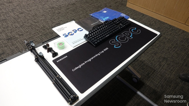 [서울=뉴시스] 제6회 삼성전자 대학생 프로그래밍 경진대회(Samsung Collegiate Programming Cup) 본선 참가자를 위한 키트. 사진삼성전자