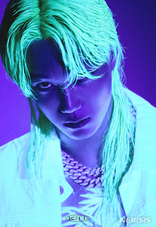[서울=뉴시스]카이의 첫 번째 미니앨범 'KAI' 티저 이미지. (사진=SM엔터테인먼트 제공) 2020.11.19. photo@newsis.com