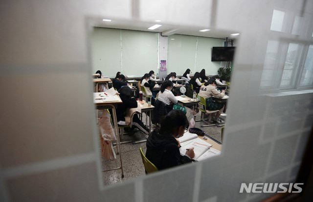 [경주=뉴시스] 이무열 기자 =경주시 한 고등학교 3학년 교실 모습. 2020.11.19. lmy@newsis.com